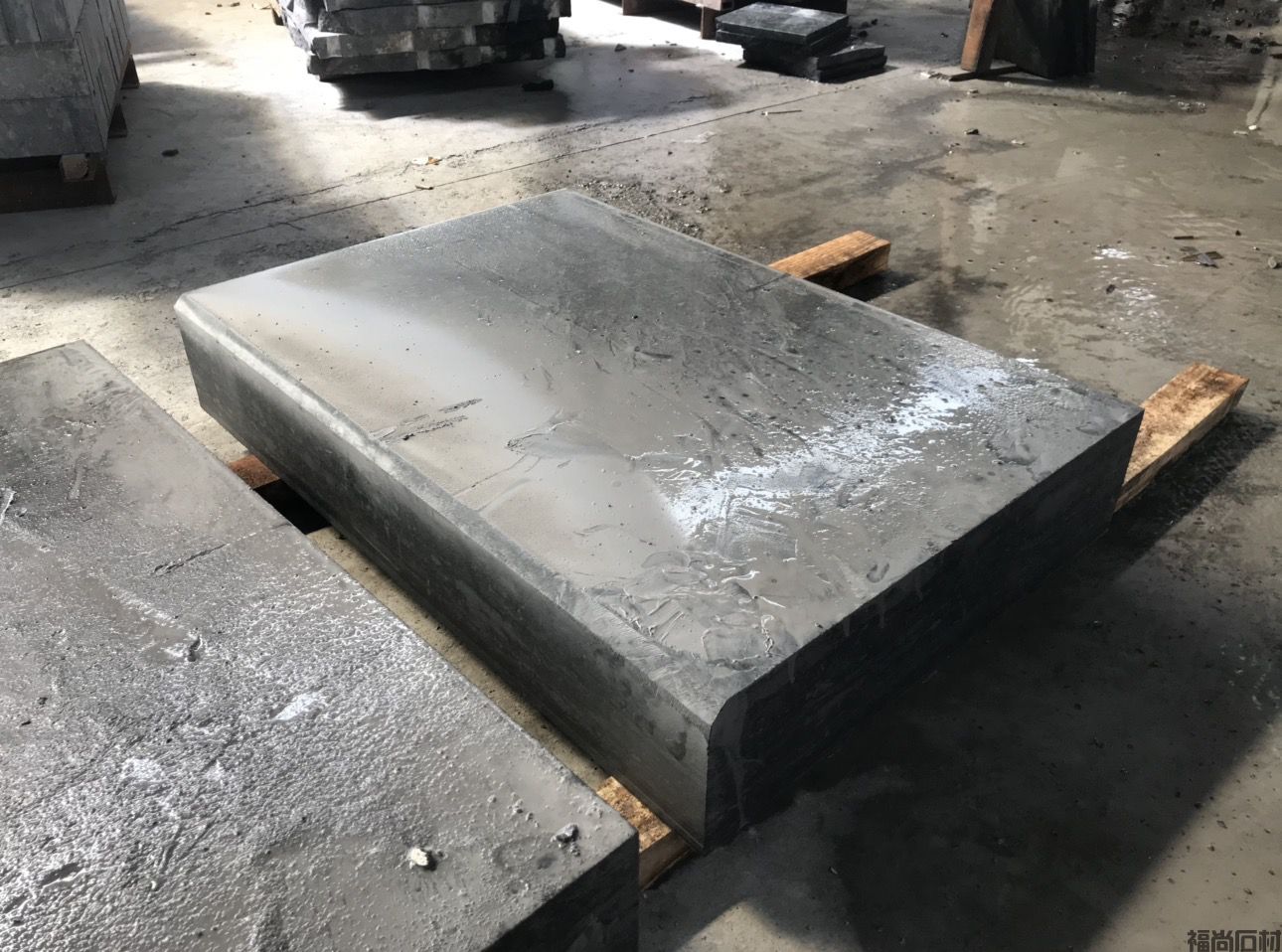 中国黑石材楼梯踏步防滑槽倒角加工展示.jpg