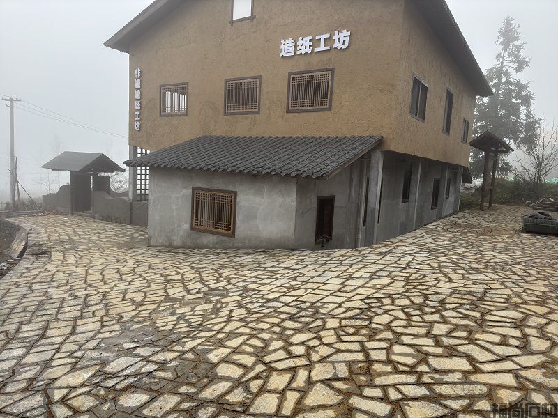 北方室外工程中国黑石材地铺效果.jpg